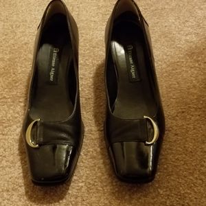 Black patent/leather pumps